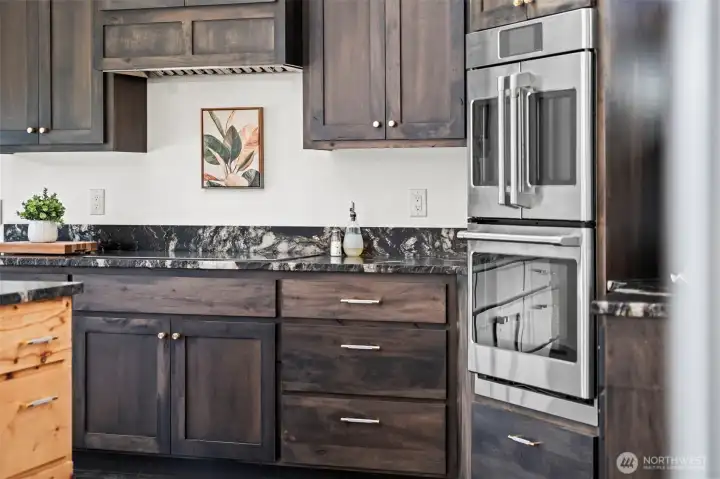 upper oven is an air fryer