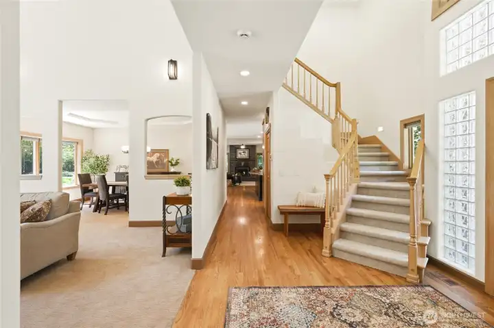 Gorgeous vaulted entry! Gorgeous vaulted entry!