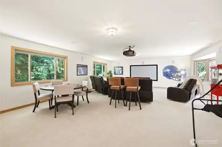 Massive theatre room, a pure entertainers dream! Massive theatre room, a pure entertainers dream!