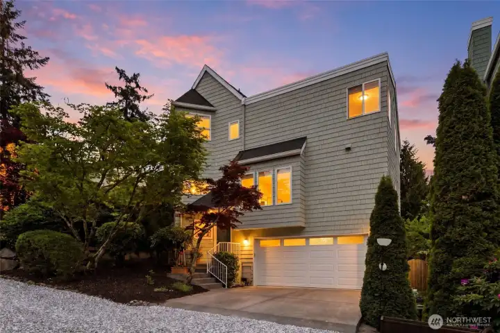 Exceptional Gatewood Hill NW contemporary home.