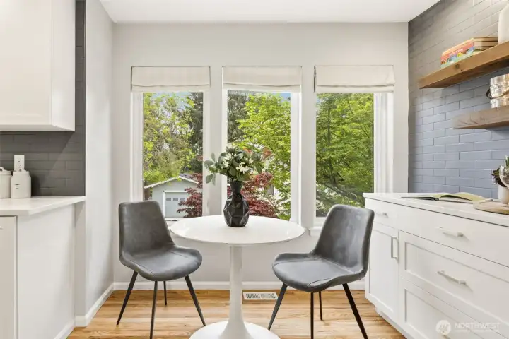 Small eating space in the kitchen. Perfect for two.
