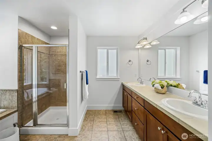 En-Suite Full Bath