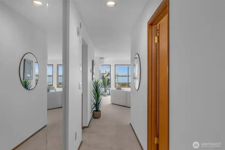 Entrance to 403N (1565 sq ft of wonderful) Entrance to 403N (1565 sq ft of wonderful)