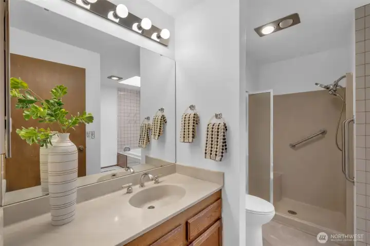 Luxurious, Spa like bathroom included with the primary bedroom Luxurious, Spa like bathroom included with the primary bedroom