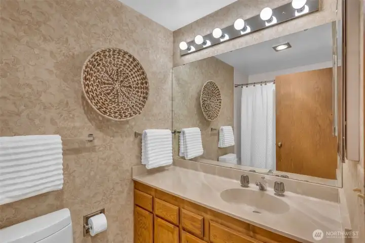 Full bathroom for guest Full bathroom for guest
