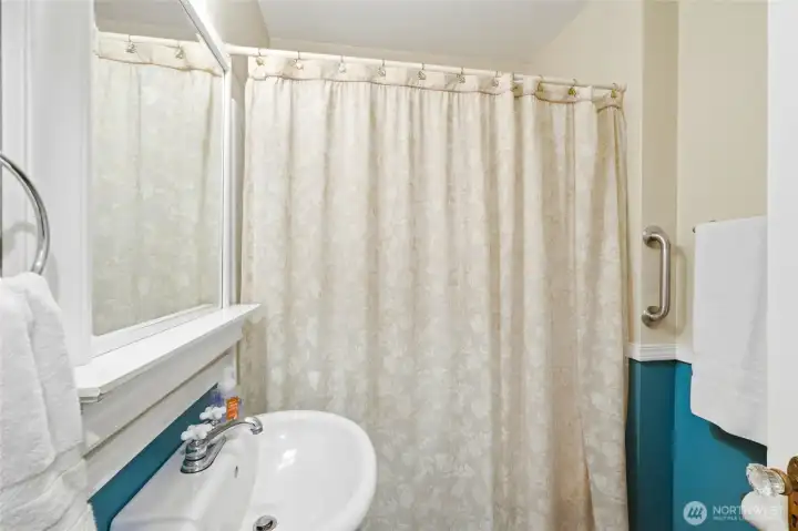 1st floor Full Bath.