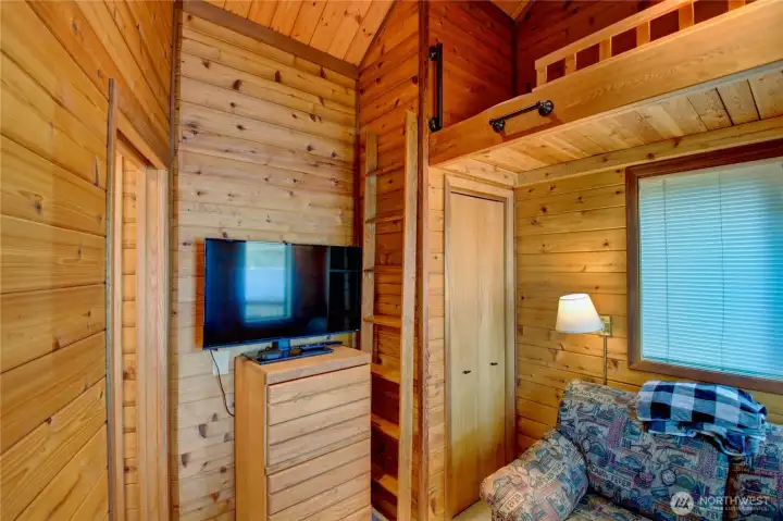 Guest Bedroom & Loft
