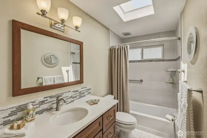 Freshly updated guest bath with top quality fixtures and skylight. Freshly updated guest bath with top quality fixtures and skylight.