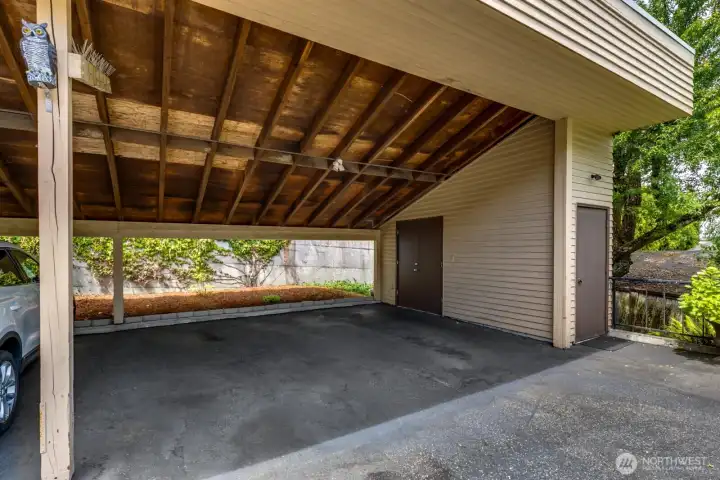 Extra large double parking with double doors to your private storage arrea. Extra large double parking with double doors to your private storage arrea.