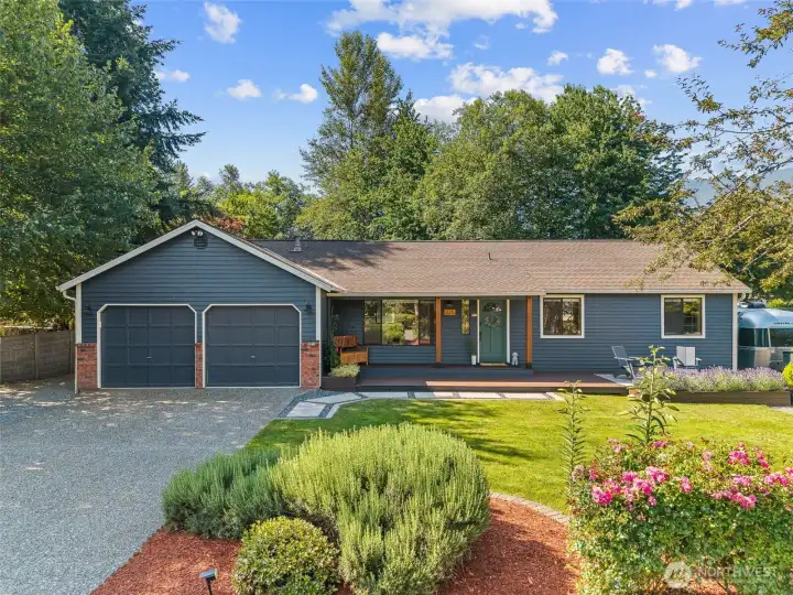 Charming Rambler blocks from DT North Bend.