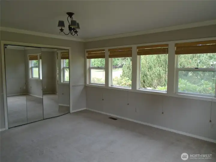 Primary Bedroom w/mirrored wardrobe closet doors