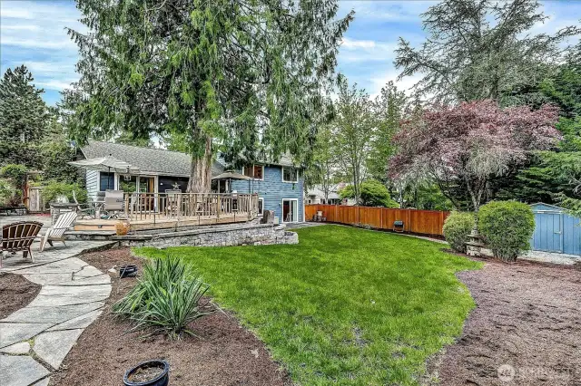 Fountain to the right of the deck is included!