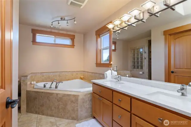 5-piece private bathroom in primary bedroom