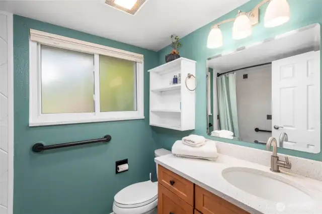 Full upstairs bathroom