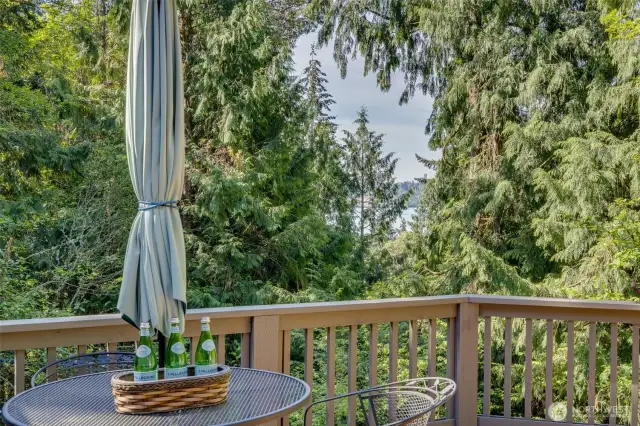 Life is great in Holmes Point — peaceful and serene!