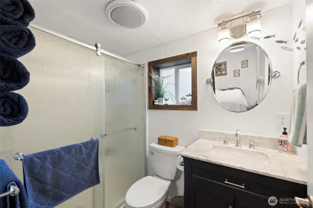 Nice upgraded en-suite bathroom!