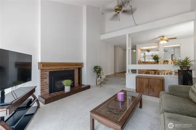 Nice and tall ceilings with a upper shelf to put your favorite decorations