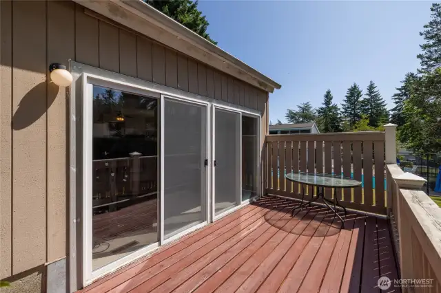 Higher fence on the deck for privacy