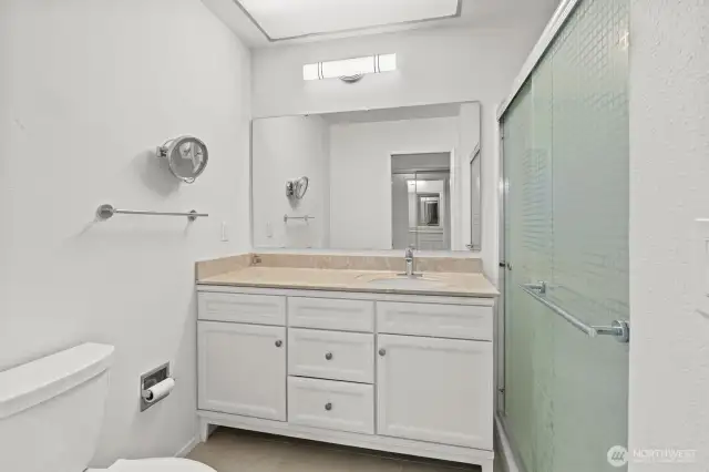 Primary 3/4 bath