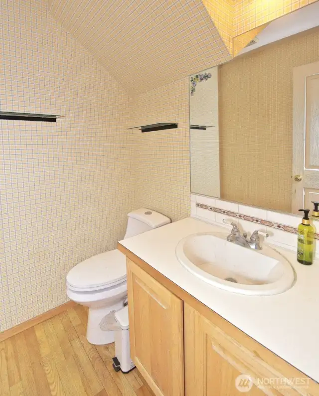 !/2 bath on main
