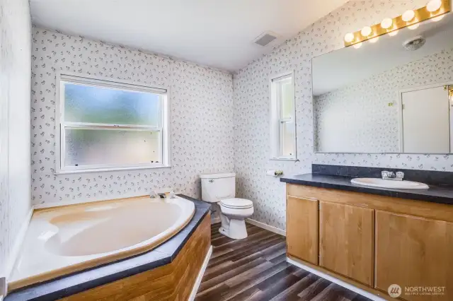 Roomy 5-piece en-suite with vintage vibe is ready for your personal touch!