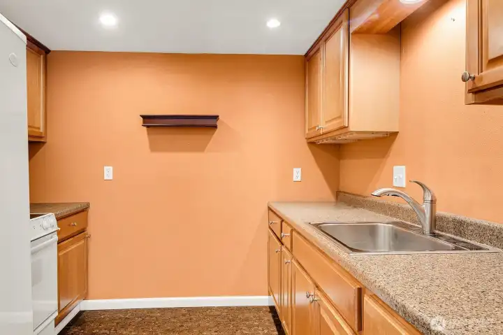 Lower level full kitchen