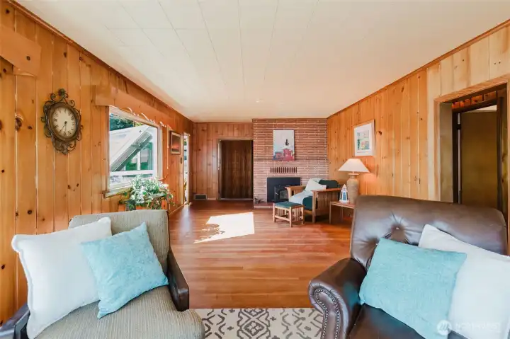 Great Room view towards Sun Room & Dining space