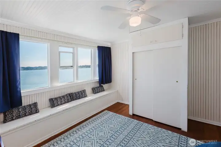 Bedroom 2-also Mt Rainier here too