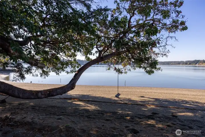 Walk to the private shared beach in just 5 min. I walked there in my heels!