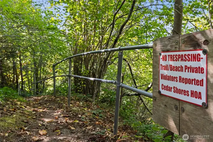 Trail head to beach just a few steps away.