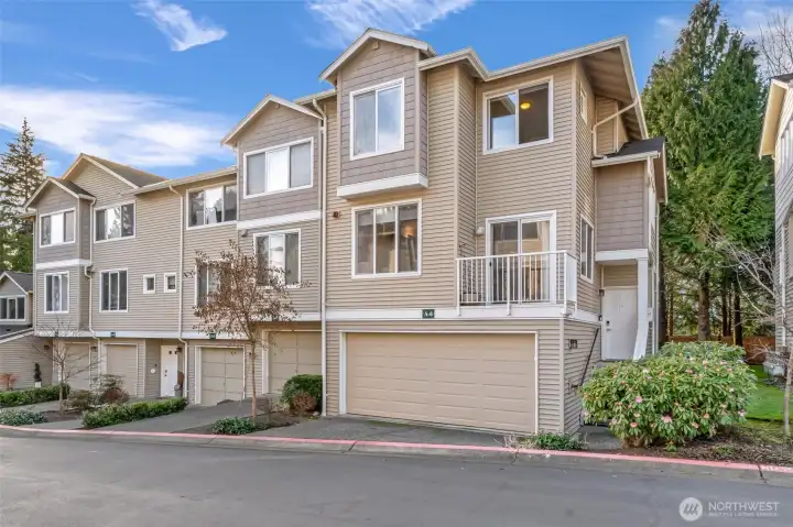 End unit w/2 car garage