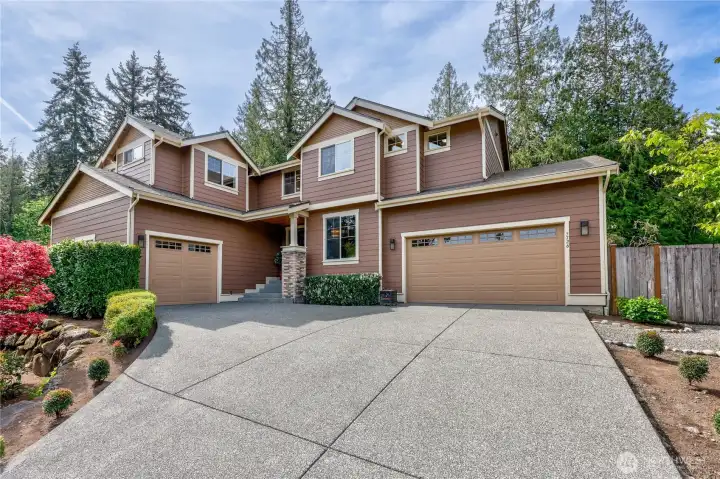 Beautifully maintained Timberbrook home with stunning interiors and easy care landscaping with generous decking.