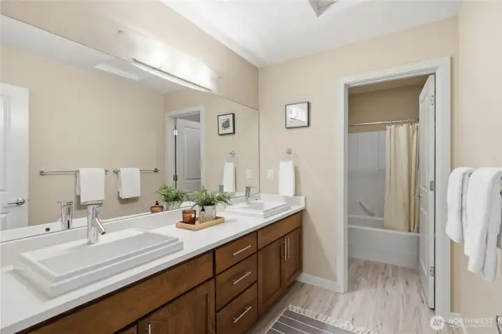 This full bathroom is located between the two bedrooms on this side of the loft