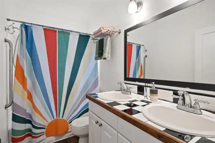 Cute Main floor full bath