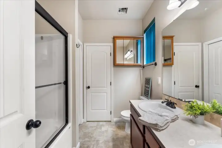 Full tub and shower in master bathroom.