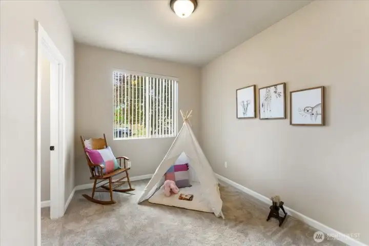 Second guest bedroom.