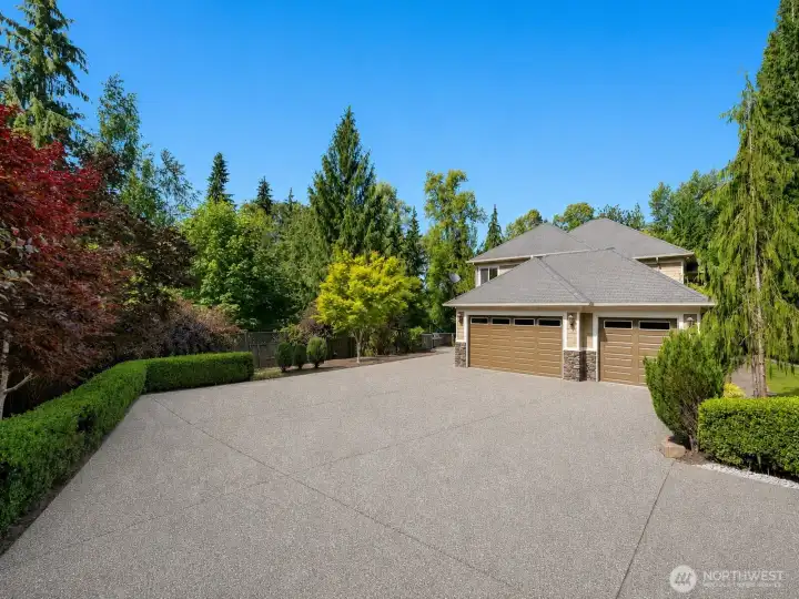 Expansive driveway with 3 car garage Expansive driveway with 3 car garage