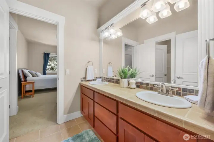 2nd level Jack & Jill full bath. 2nd level Jack & Jill full bath.