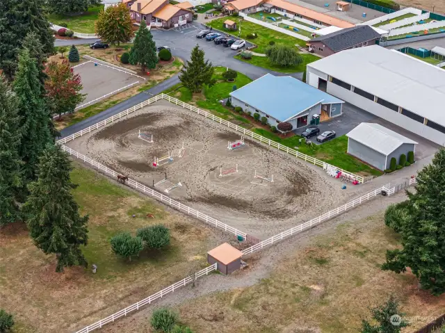 150 x 200 Outdoor arena complete with hunter/jumper course.