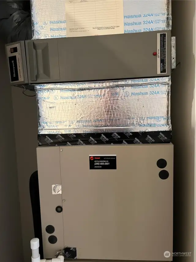 Trane forced air heat.