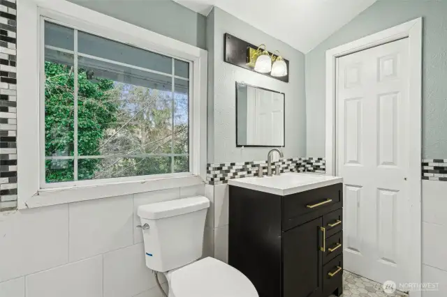Primary bathroom, updated vanity and fixtures
