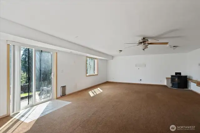 Lower Level large rec room w/access to the backyard!