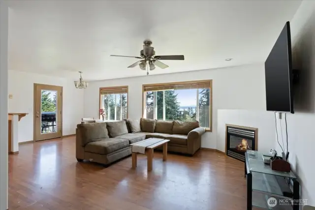 Spacious living room, dining area, gas fireplace w/great peek-a-boo views!