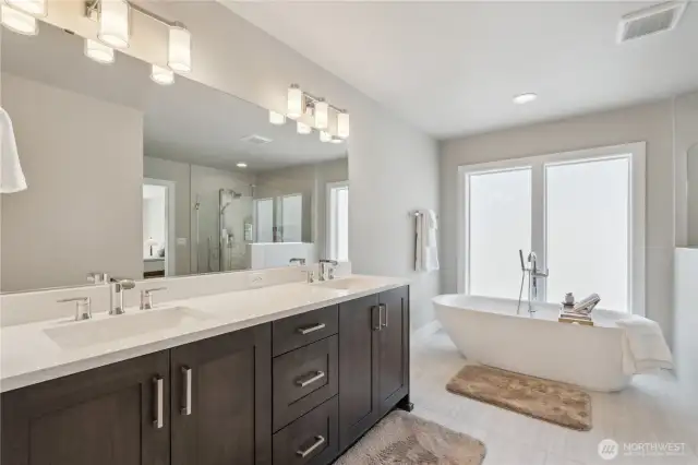 En-suite primary bathroom