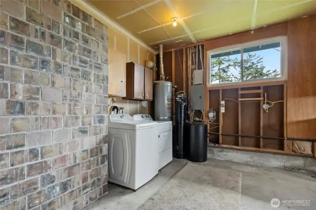 Washer and dryer stay