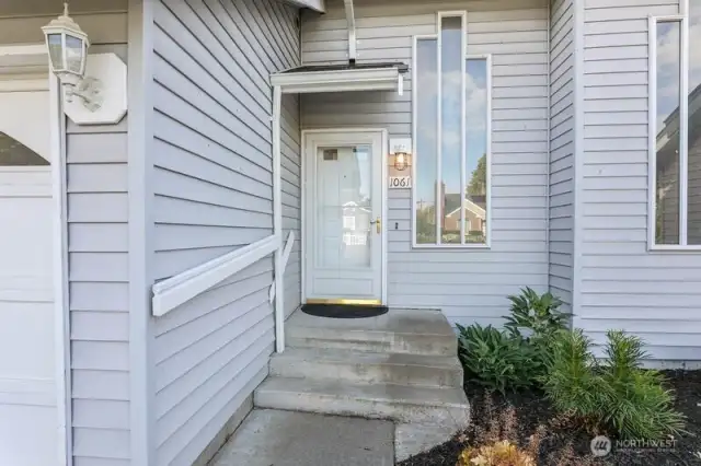 Welcome home to timeless waterfront views and modern, fresh updates throughout the entire unit.  Enjoy the charm of small town living, minutes drive to the Canandian border and all the conveniences of a larger city of Bellingham just a short 30 minute drive away.