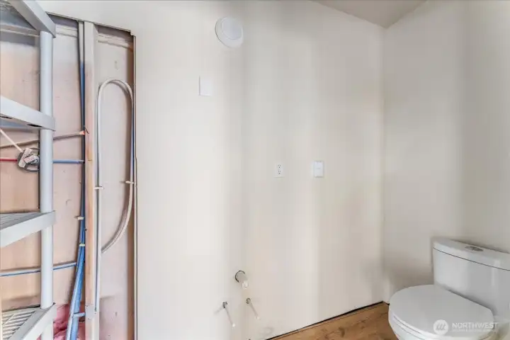 1/2 bathroom of living room.