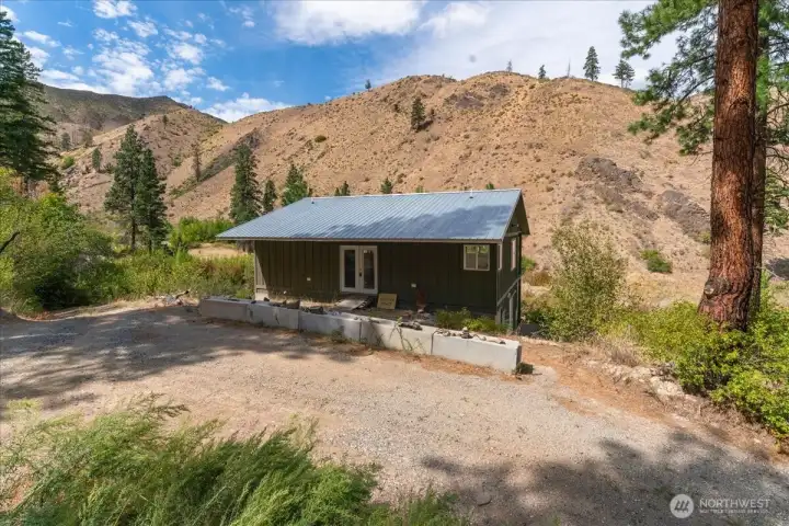 Upper driveway and main entrance to cabin.