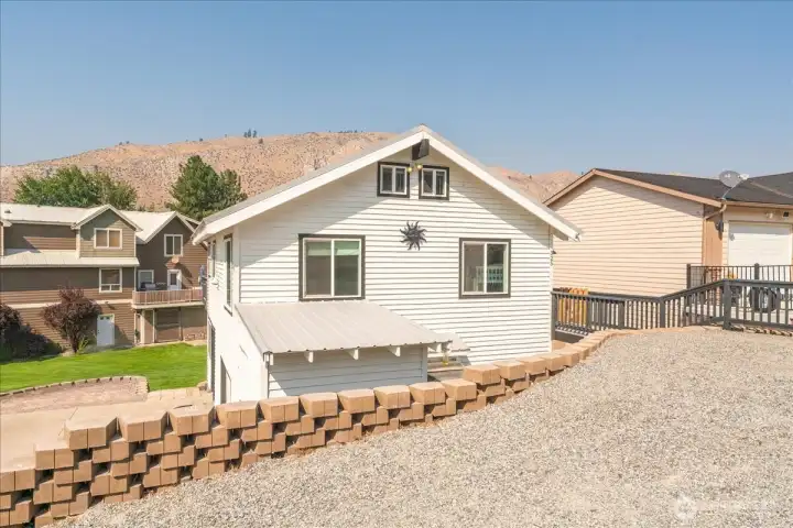 Light, bright and airy... you'll love 325 W Beach Dr within walking distance to all the community amenities!