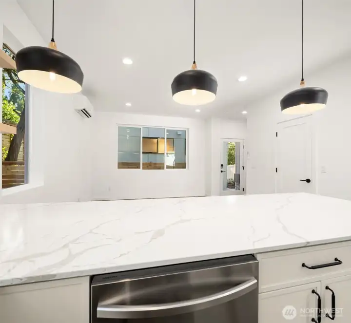 Large breakfast bar and kitchen counter